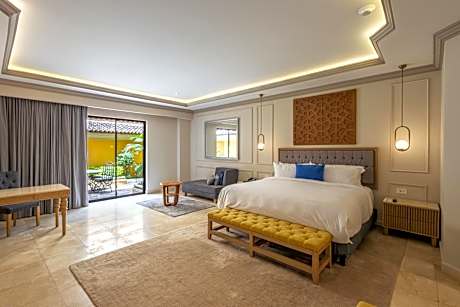 Grand Class Premium