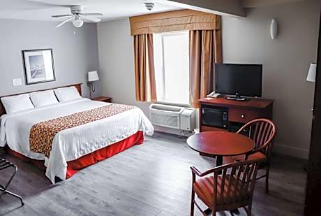 King Suite with Jetted Tub - Non-Smoking