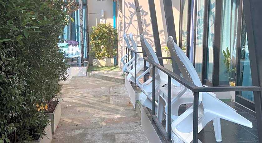 Loma Place Hotel