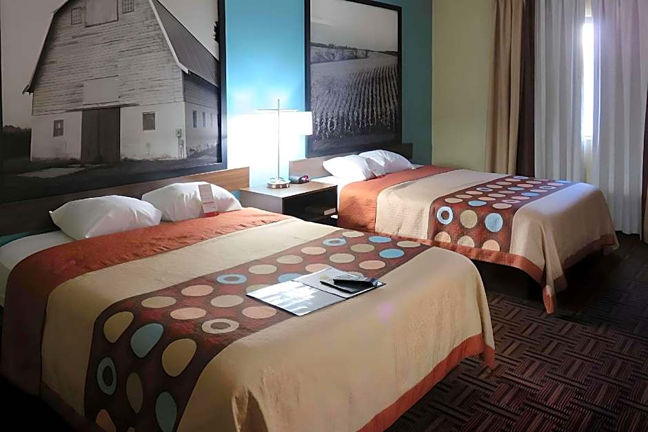 Photo 1 of 5 of 2 Queen Beds, Nonsmoking