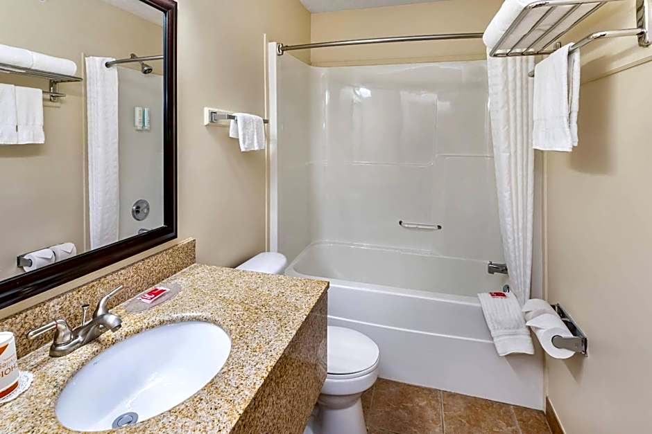 Econo Lodge  Inn & Suites