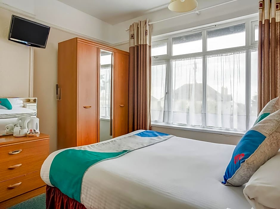 OYO Godolphin Arms Hotel