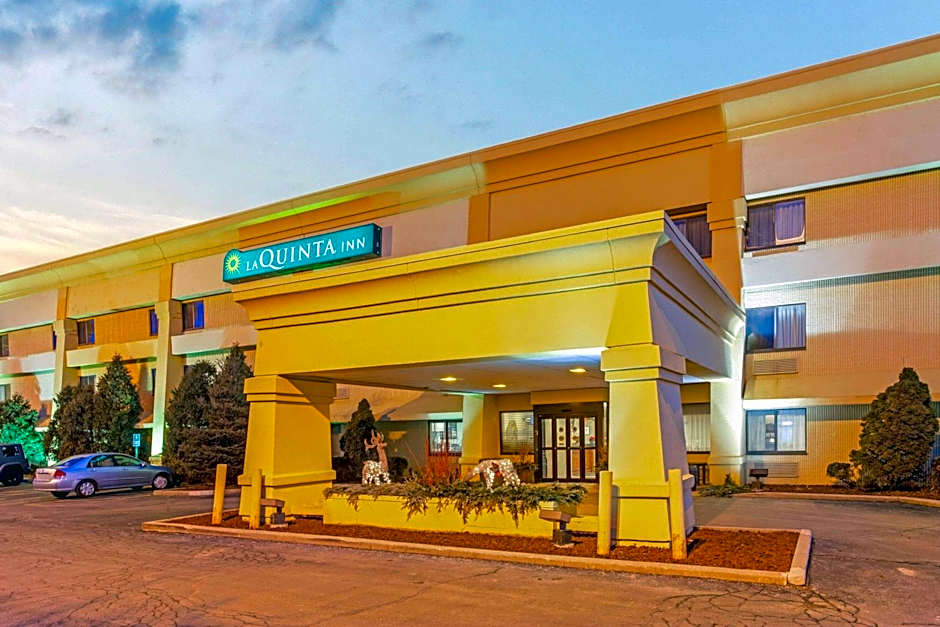 La Quinta Inn & Suites by Wyndham Milwaukee Airport / Oak Creek