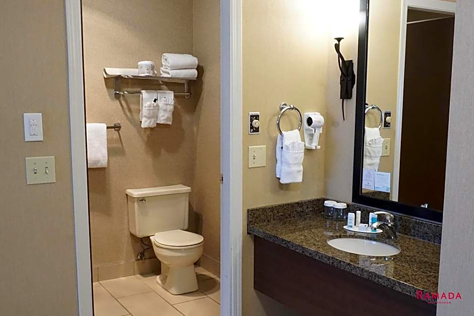 Ramada Hotel & Conference Center by Wyndham Kelowna