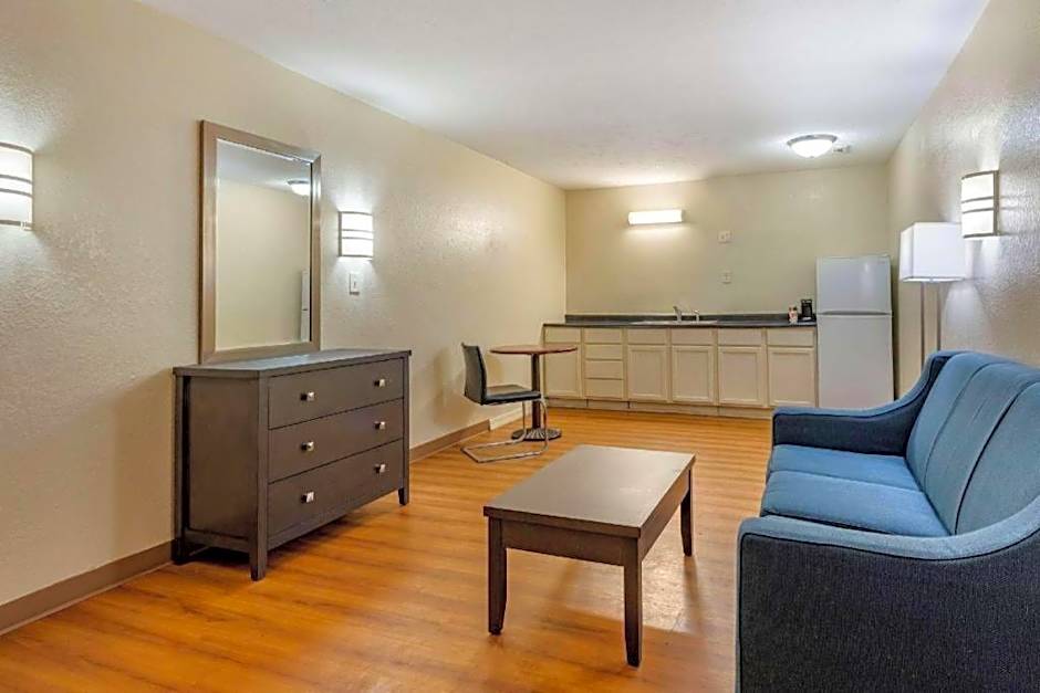 Quality Inn & Suites Columbus West