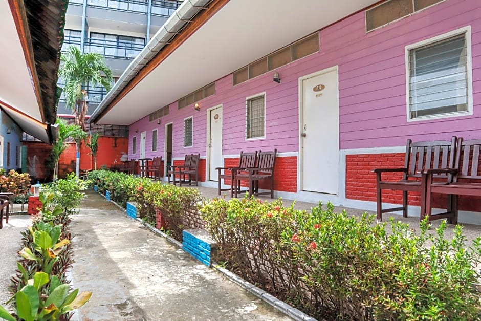 OYO 681 Paradise Hotel