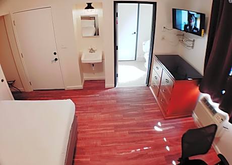 Double Room with Private Bathroom