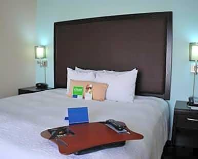 Hampton Inn & Suites Nashville at Opryland