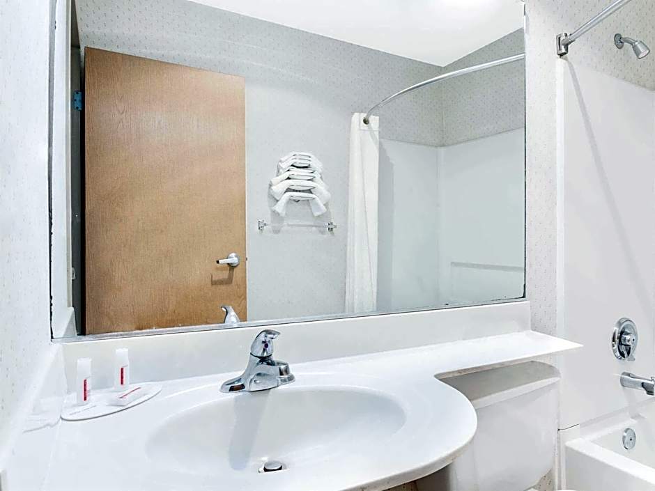 Microtel Inn & Suites by Wyndham Greensboro