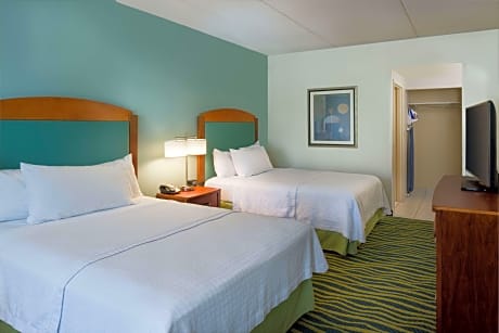 2 Queen Beds 1 Bedroom Suite Shower No Tub