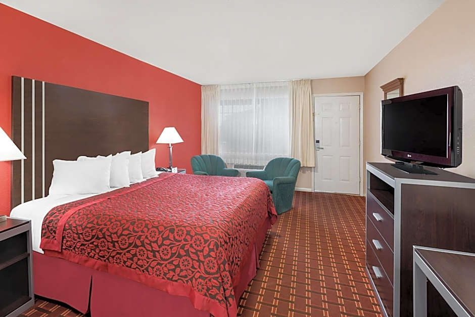 Days Inn by Wyndham College Station University Drive