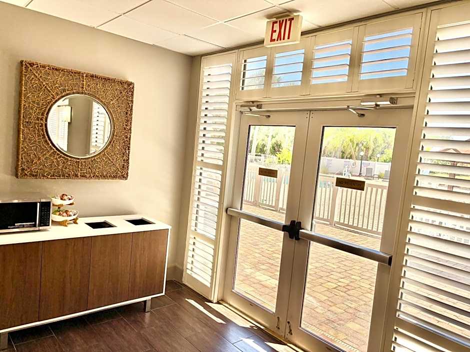 Holiday Inn Express & Suites Cocoa by IHG