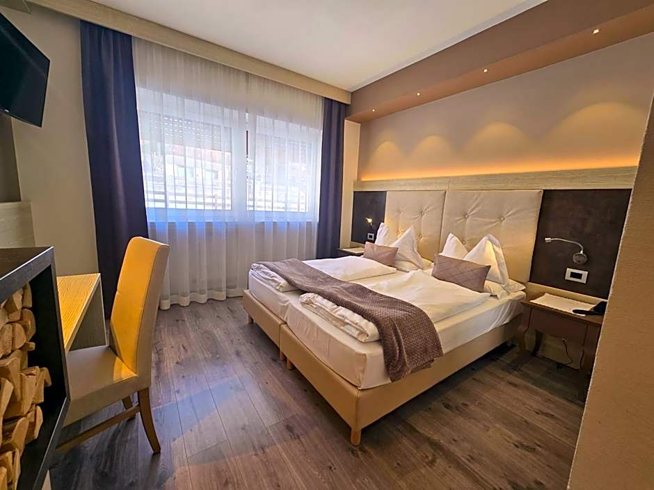 Hotel Azola