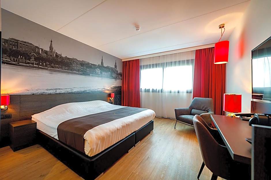 Photo 1 of 6 of Deluxe 1 King Bed