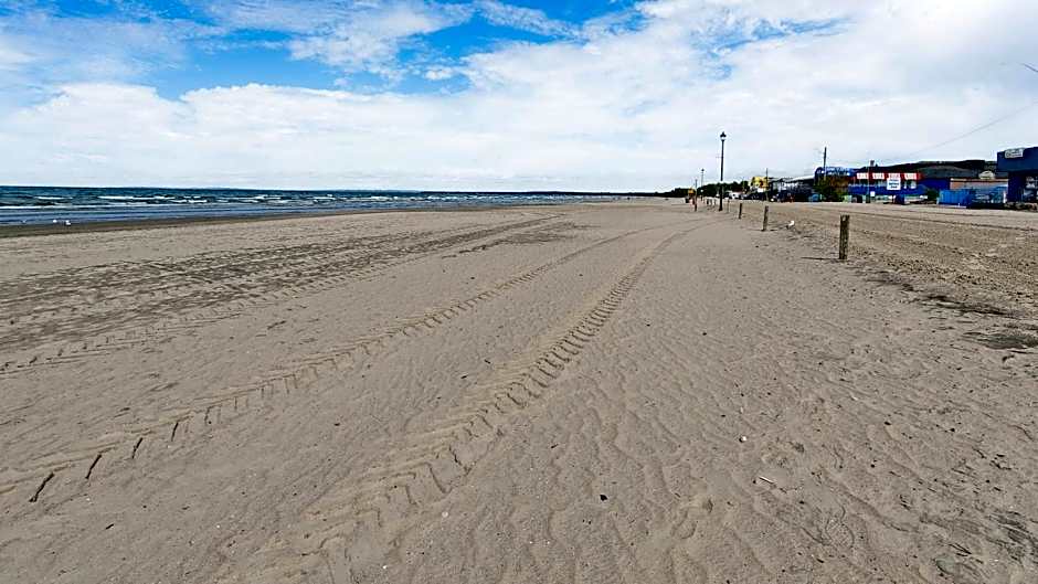 Main Beach River Retreat - Wasaga Beach 1 - Main Strip - 93 Mosley St