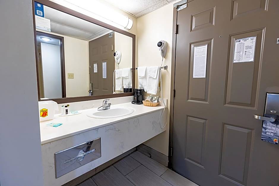 Super 8 by Wyndham Branson/Andy Williams Theatre