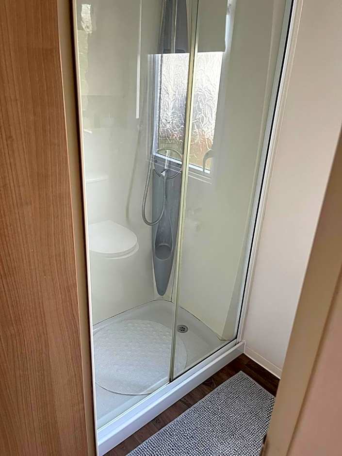 The Luxury break Sleeps 6 at 44 Kingfisher Court South facing