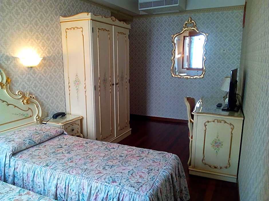 Hotel Diana