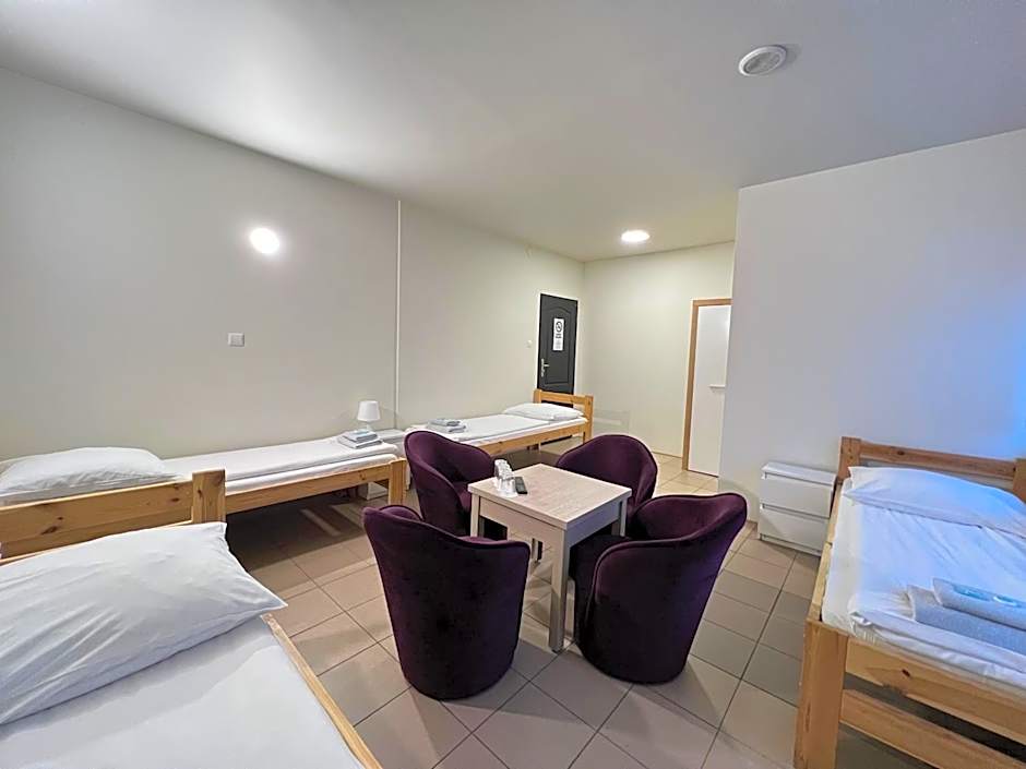 ETNA - Hostel -Noclegi Rzeszów 24 Pokoje -PARKING-