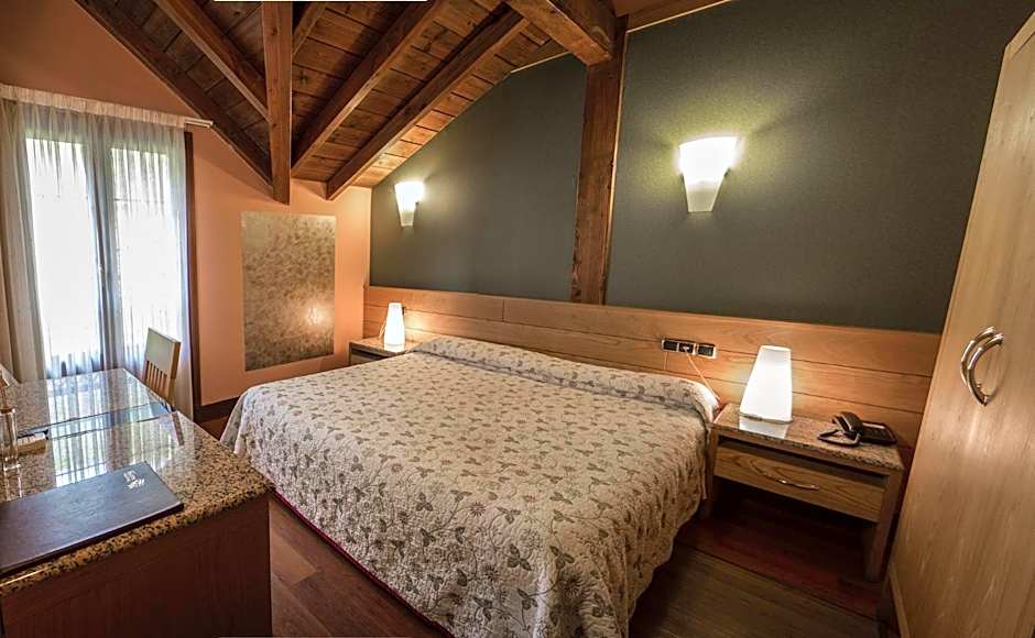 Photo 1 of 4 of Double Room