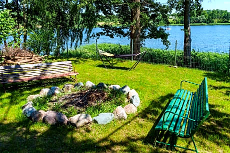 Domek letniskowy nad jeziorem