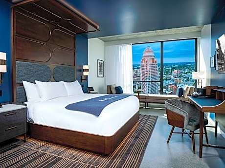 King Room with Courtyard View - Hearing Access