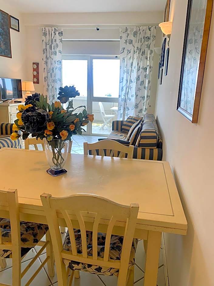 Casa fronte mare con piscina - Seafront house with pool