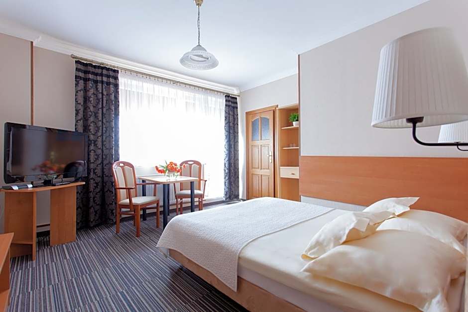 Villa Anna - Noclegi Rooms - FREE parking, taras, 1500m do Starówki