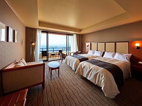 Deluxe Twin Room with Balcony and Ocean View