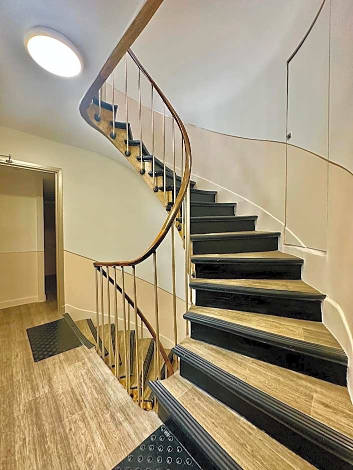 Nation Montmartre Hotel