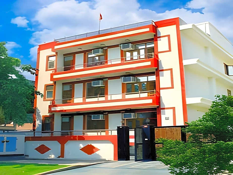 Silver Leaf Noida Hotel