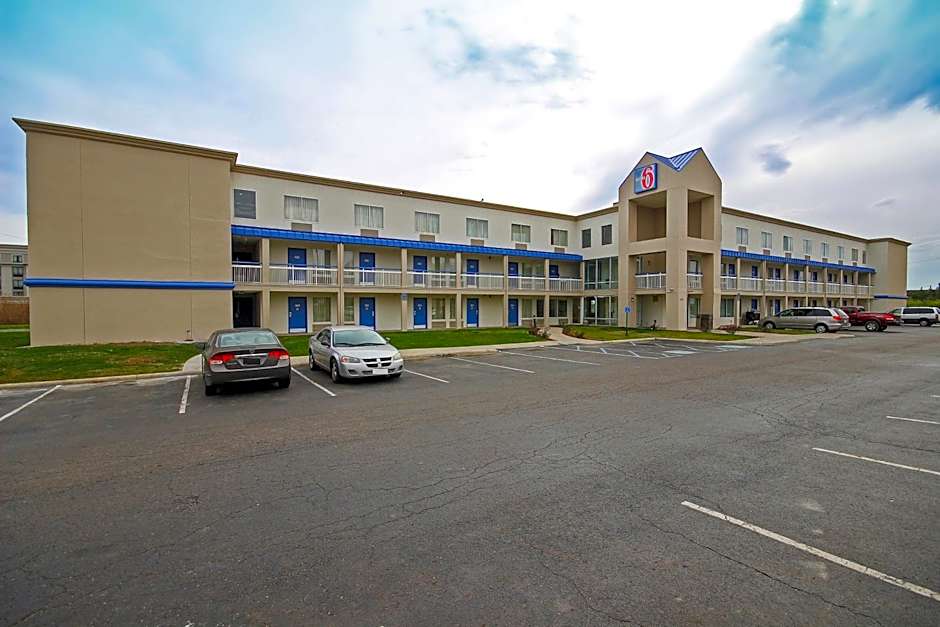 Motel 6-Columbus, OH - West