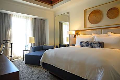 Classic King Room with Lake View