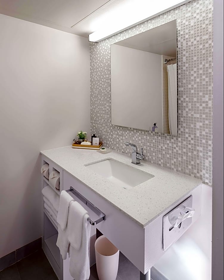 Photo 1 of 7 of Deluxe 2 Queen Beds, City View