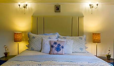 Deluxe Double Room with Shower