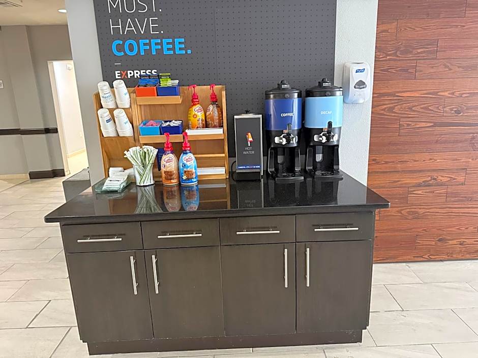 Holiday Inn Express & Suites Bonham By IHG