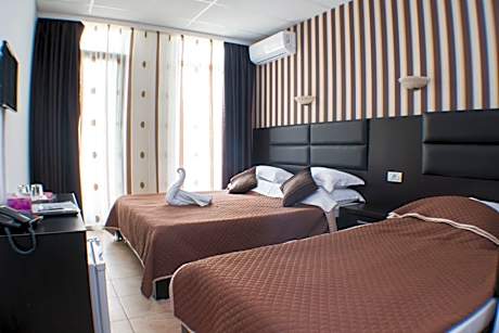 Classic Family Room with Balcony and  Street View