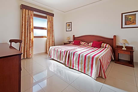 POOL VIEW SUITE 2 ADULTS + 1 CHILD