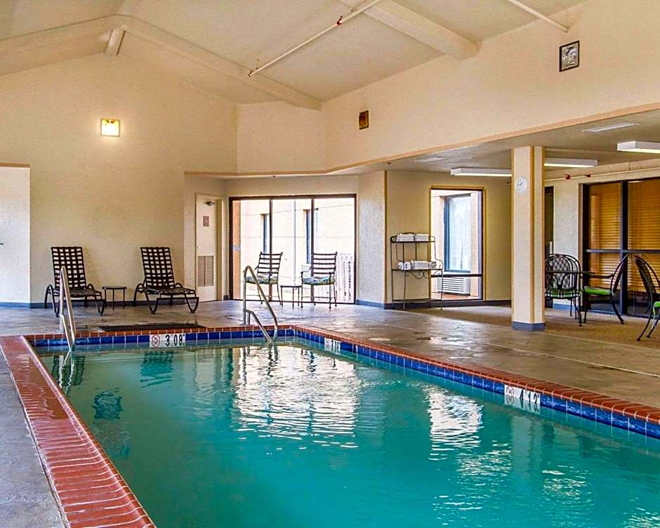 Quality Inn & Suites Benton - Draffenville