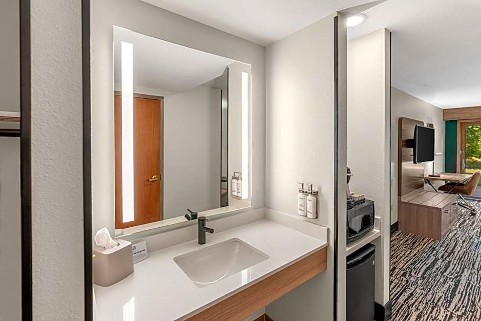 Holiday Inn Express & Suites Hayward By IHG