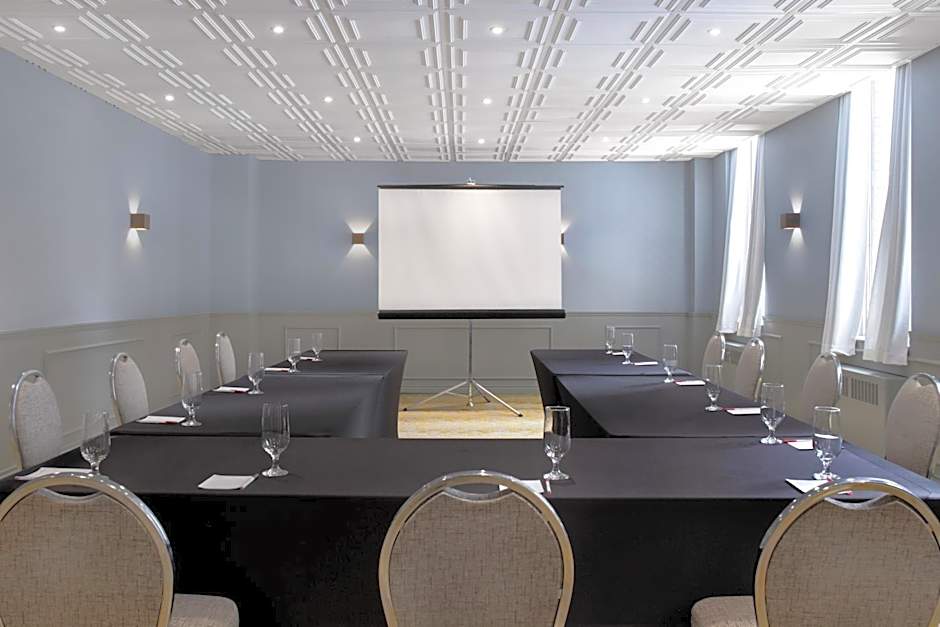 Ramada Plaza by Wyndham Calgary Downtown