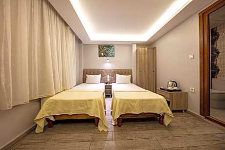 2 Double Beds Standard Non-Smoking