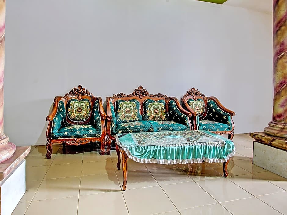 SPOT ON 92188 Ndalem Eyang Guesthouse Syariah