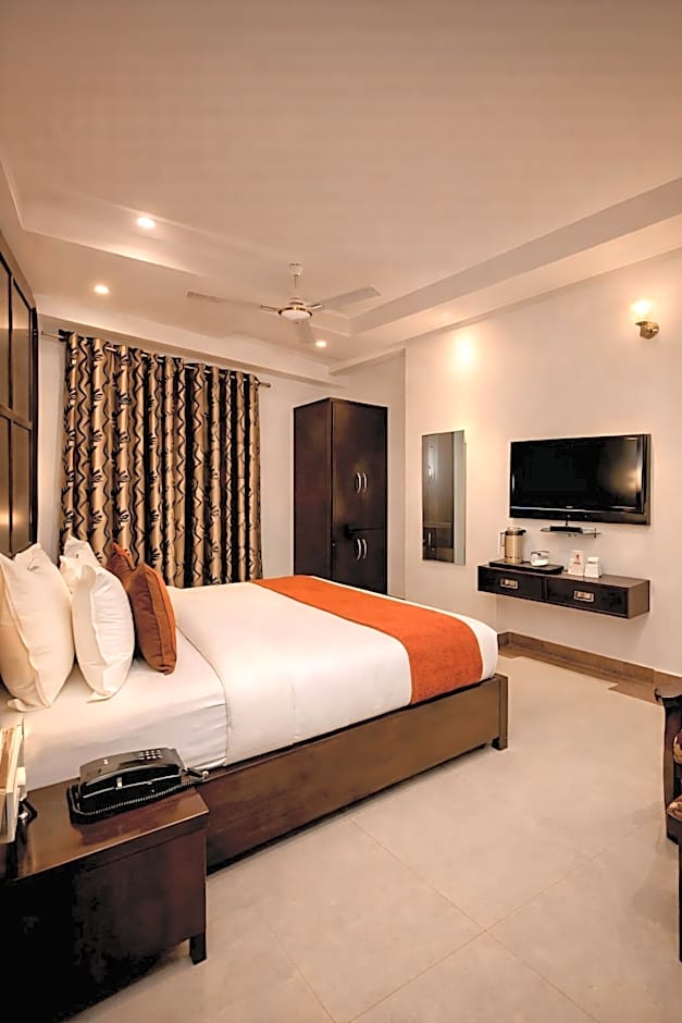 Goyal Hoteliers - The Hotel Samovar