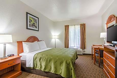 Queen Room - Accessible/Nonsmoking