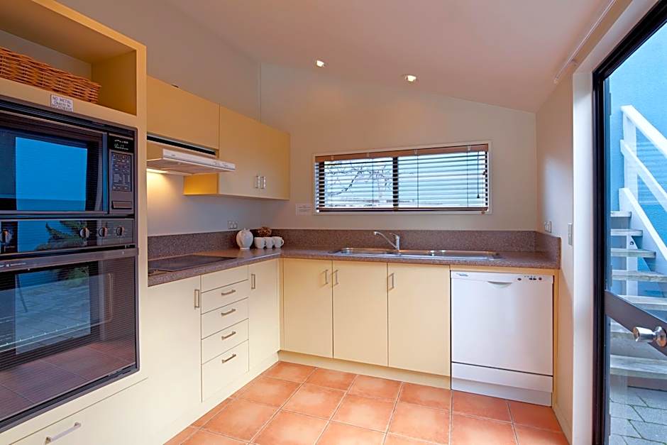 Spinnaker Bay Apartments
