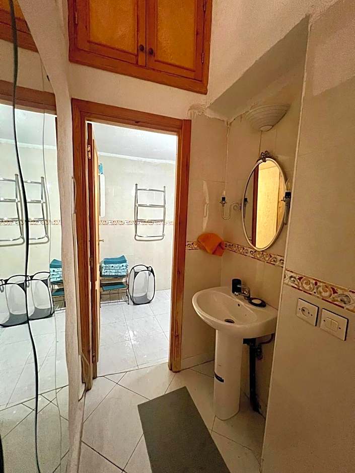 Large 3 Bedrooms Medina center Parking Secure