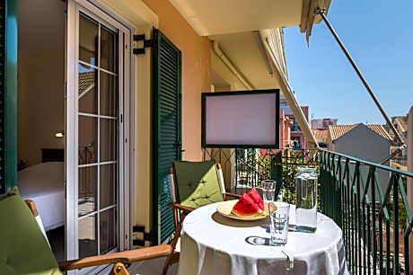 Apartment with Garden View