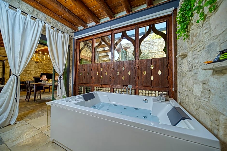 Oinou Strata - Adults Only