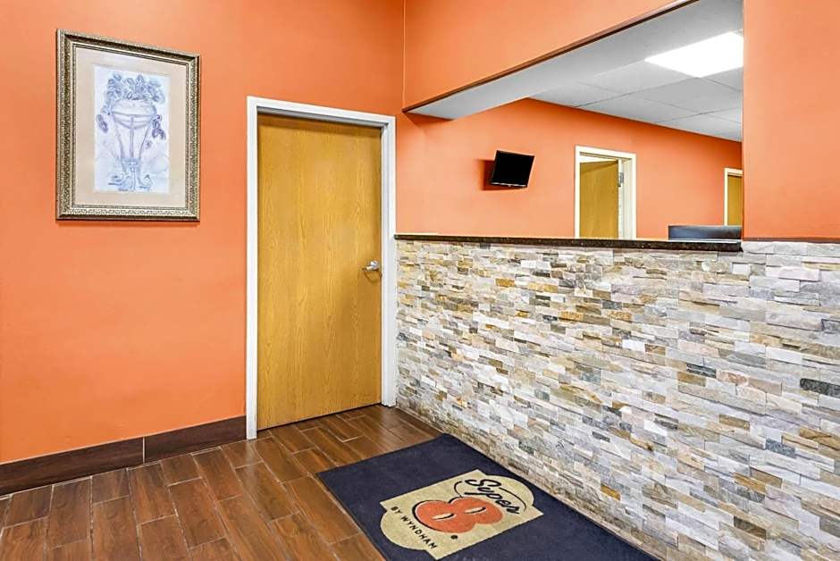 Super 8 by Wyndham Bellefontaine